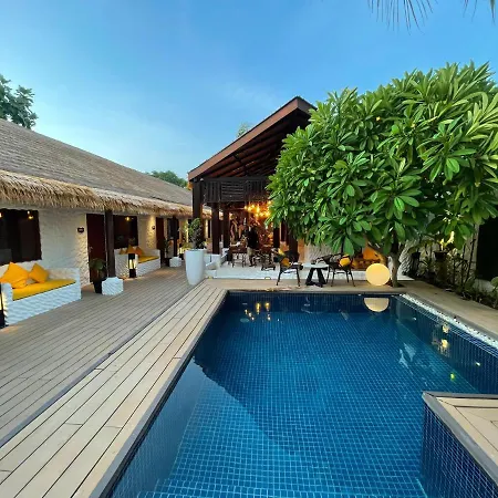 Atholhu Residence